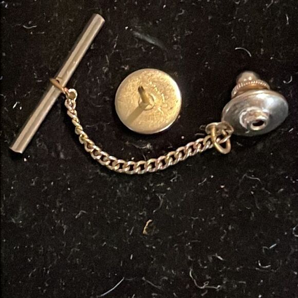 Vintage-1950s-Swank gold tone diamond etched tie tack/tie pin with safety chain - Picture 7 of 10